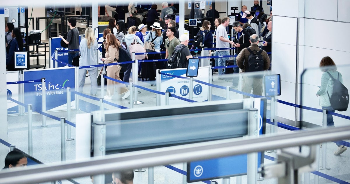 During this period last year, fewer and fewer people at Newark Airport
