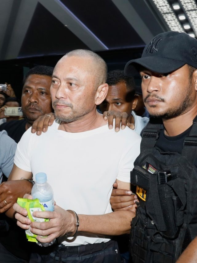 East Timor expels a former Phillipin MP accused of planning the governor's murder