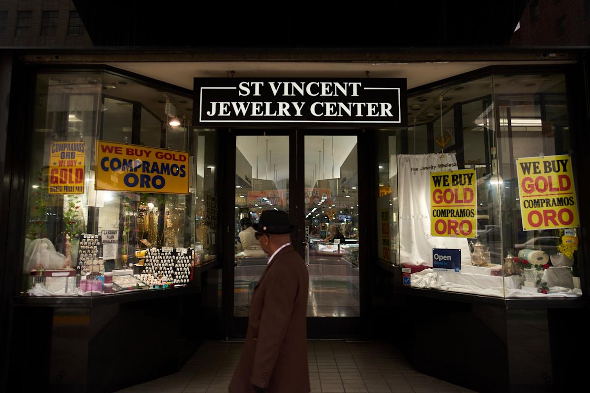 Economic shaking and high gold prices have caused crazy for American jewelry merchants