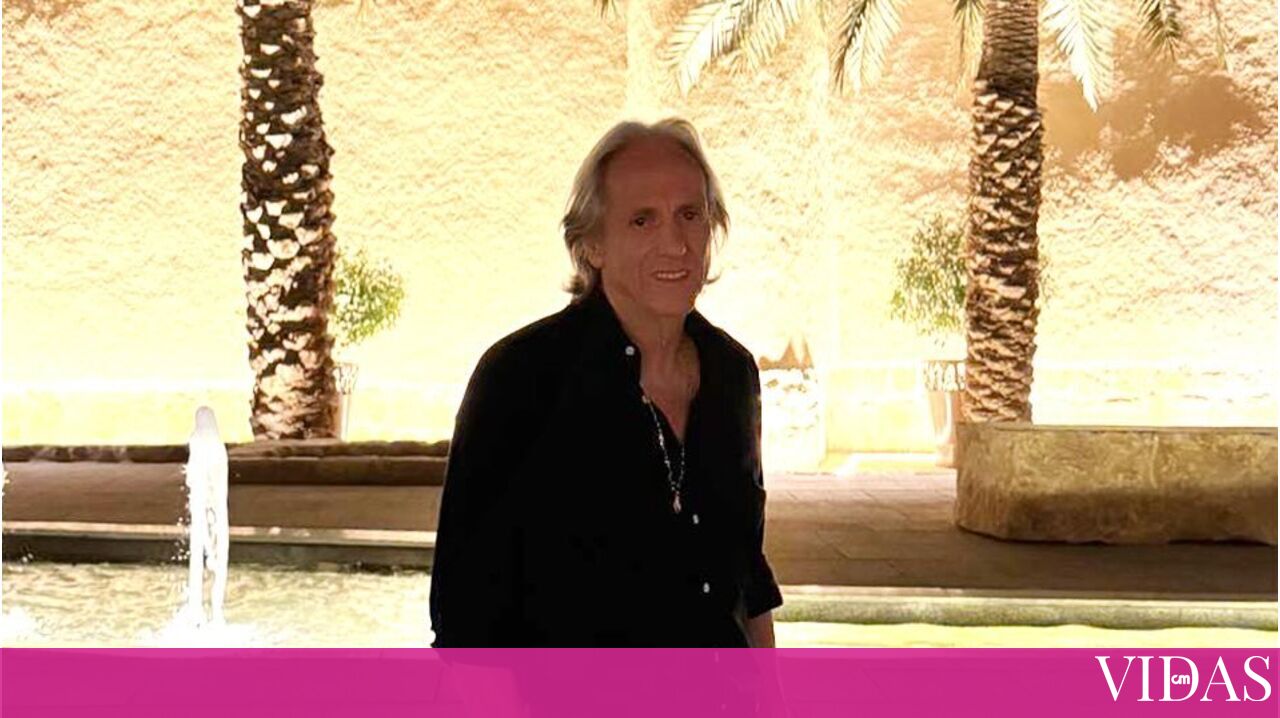 Em um momento crítico, Jorge Jesus se refugia com sua família e amigos – último