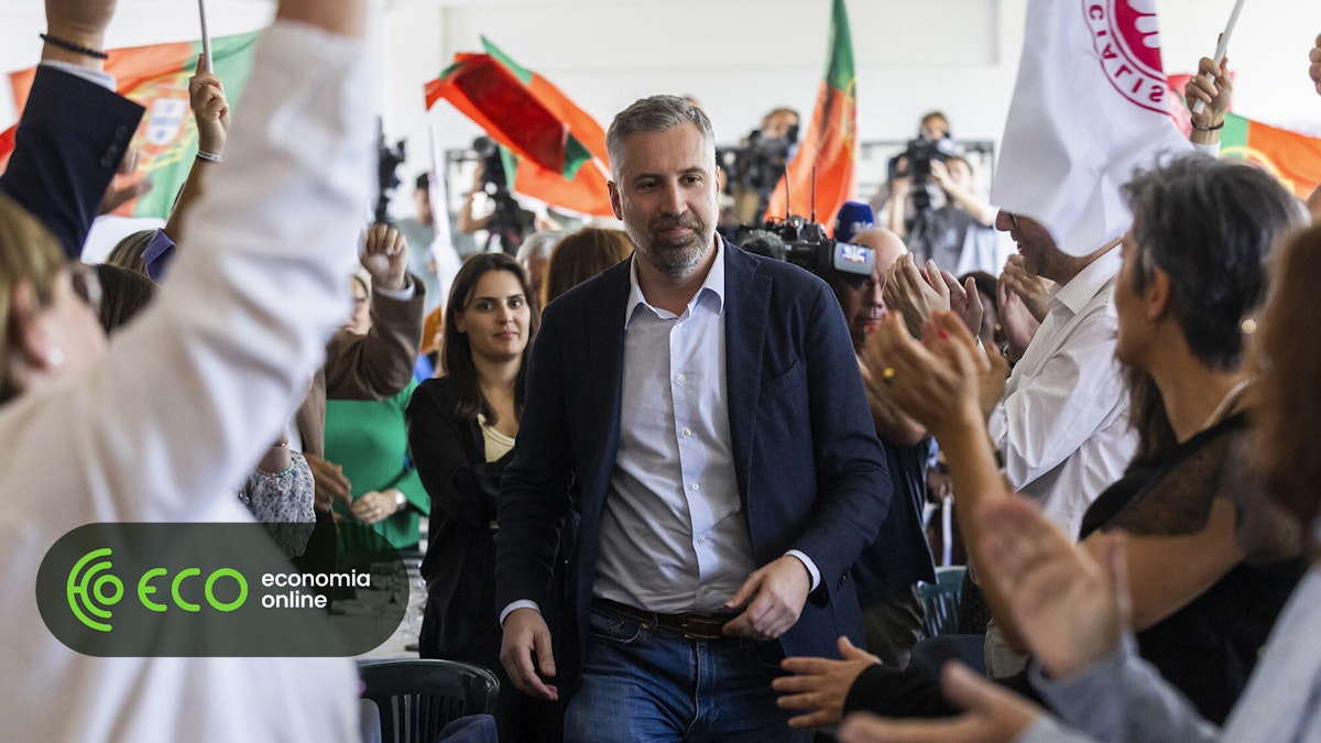 Em uma campanha no Porto, Pedro Nuno Santos promete avançar através da regionalização