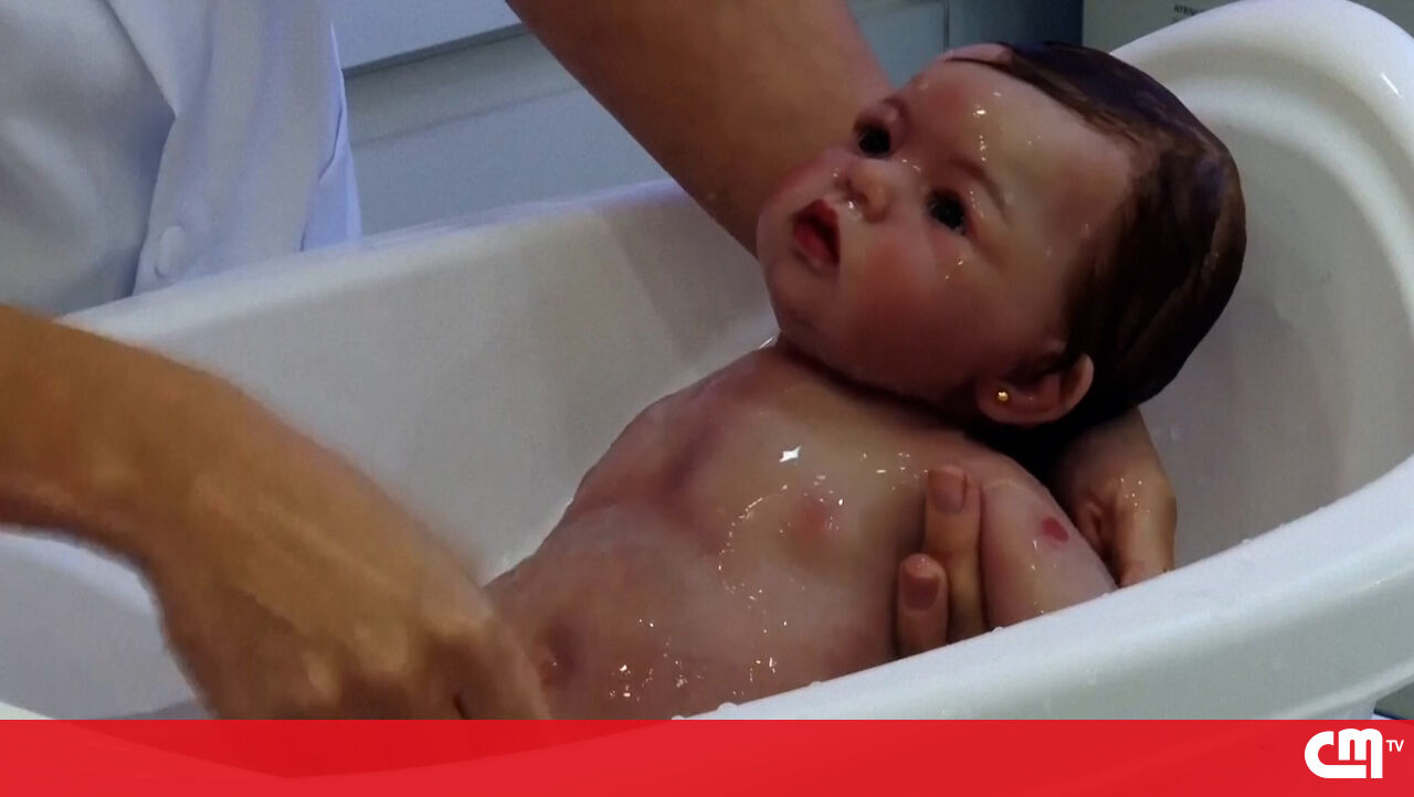 “Embora exista ódio, eu amo 'renascimento'”: a febre das bonecas surreais brasileiras – vídeo