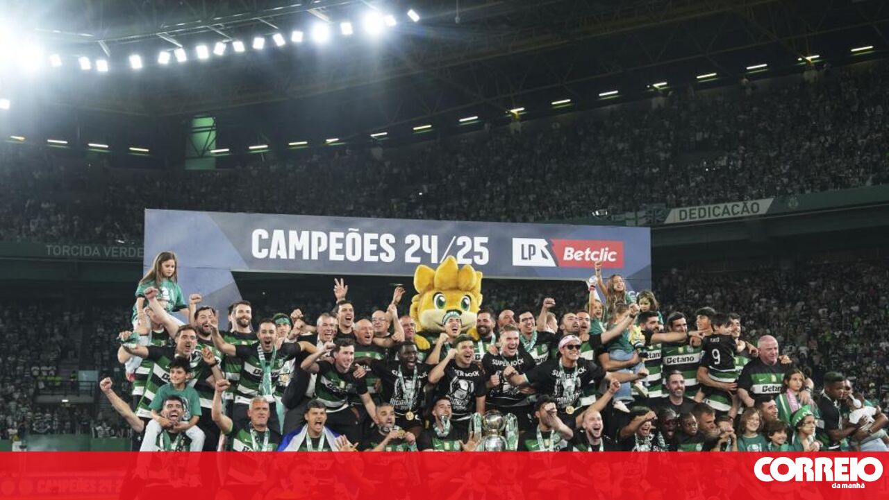 Emoções, sorrisos e selfies: imagens das celebrações esportivas de Galerias caídas duas vezes – fotos