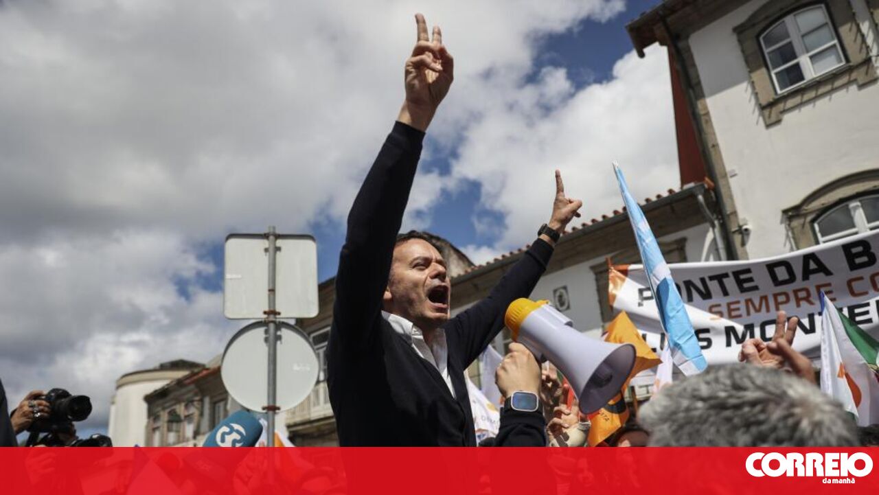 “Eu sou o farol que faz este país seguir em frente”: Montenegro nas ruas da Viana do Castelo – política