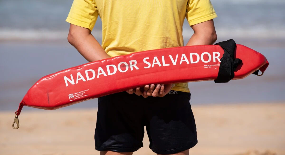 Existem poucos nadadores que se salvam no início da temporada de banho