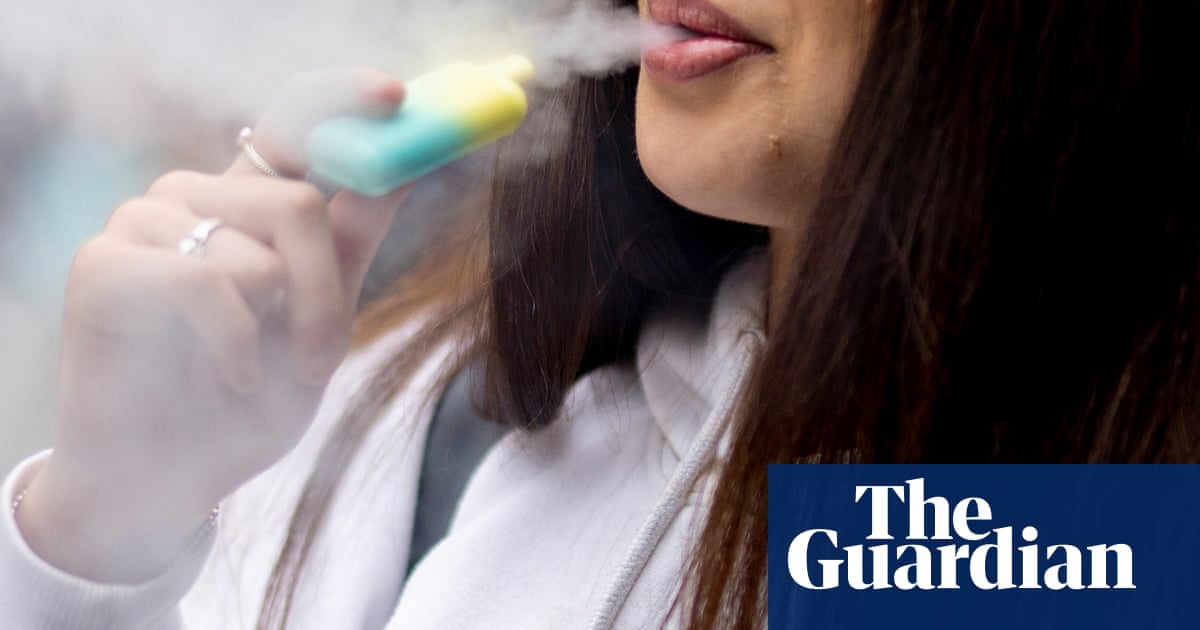 Experts say Trump's tariffs could lead to cheap Chinese VAP waste in the UK. cigarette