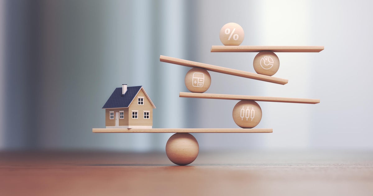 Experts say why home equity loans and HELOC rates differ.