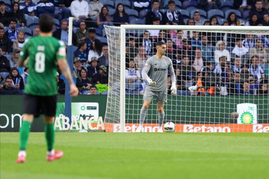 FC Porto: Claudio Ramos cresce nas sombras e fornece segurança