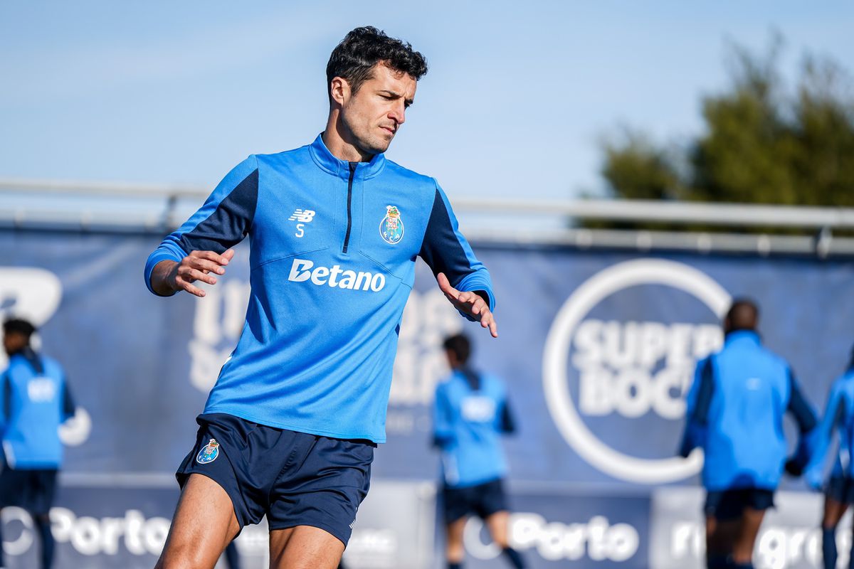 FC Porto: dois centros na triste lista de compras