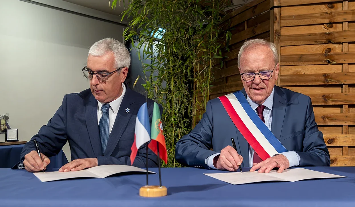 Fátima e Argenteuil assinam um contrato de gema