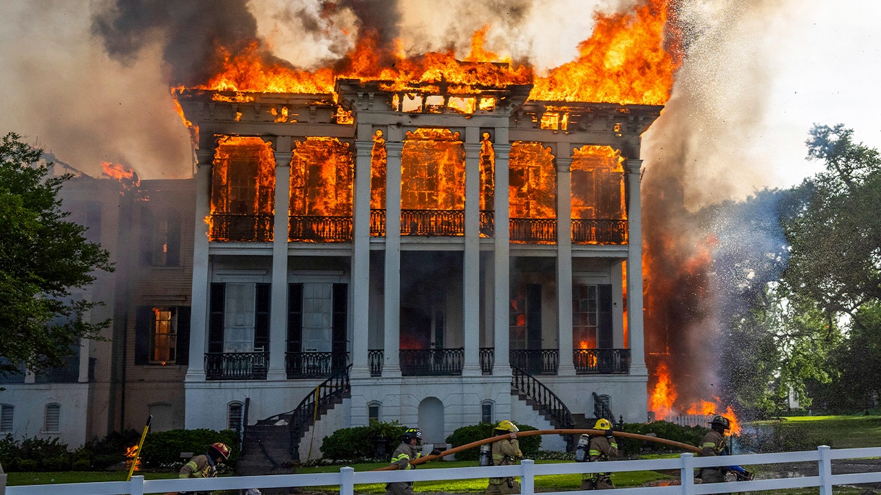 Fire burns Louisiana's historic Notoway plantation to the ground