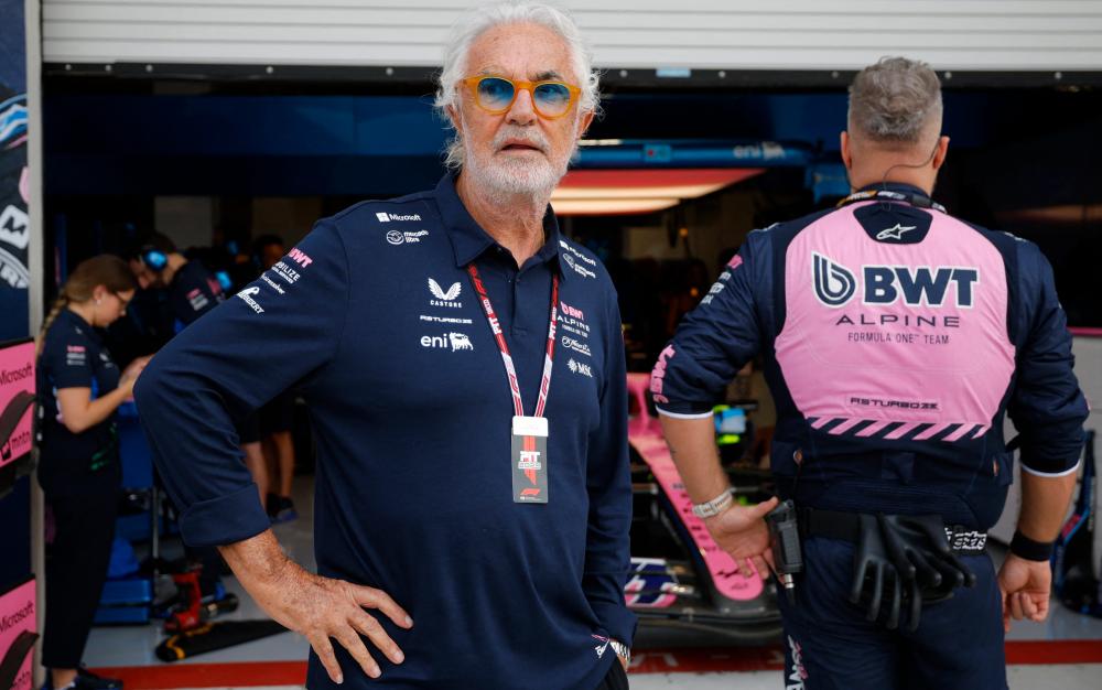 Flavio Briatore assumes the main responsibilities of the Alpine F1 team after Oliver Oakes exits