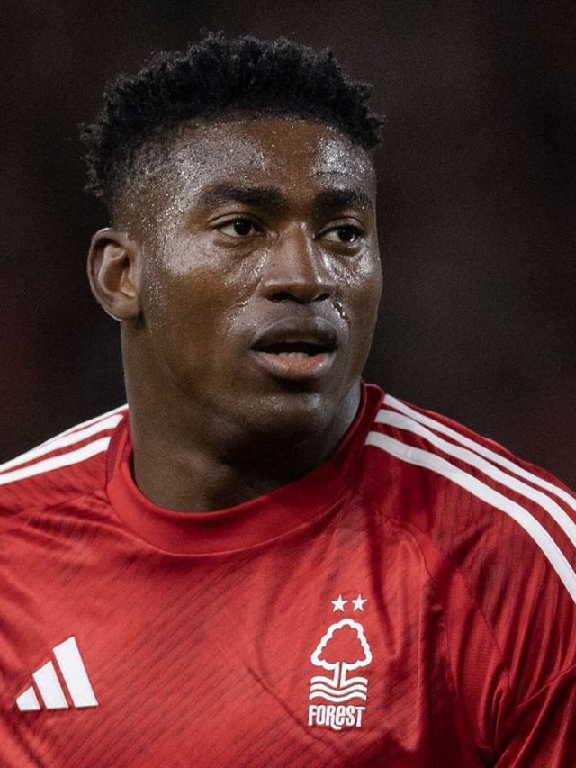 Football stars fall into coma after collision in the middle of the game