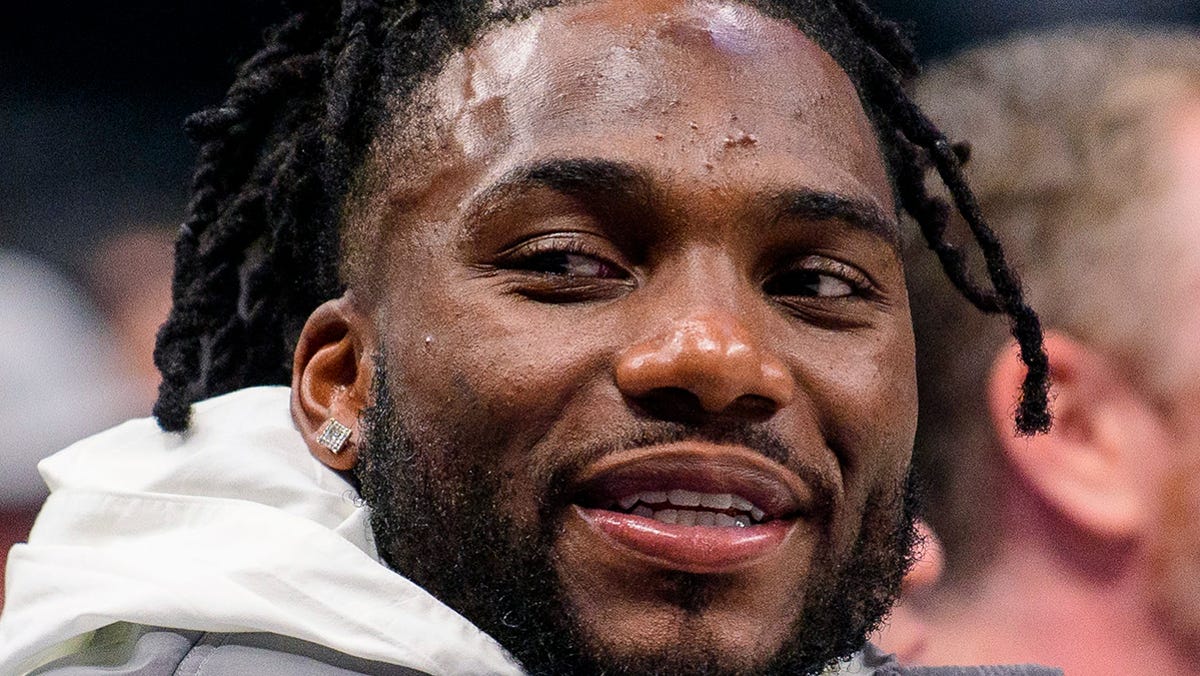 Former Cowboy LB Jaylon Smith tries with Raiders