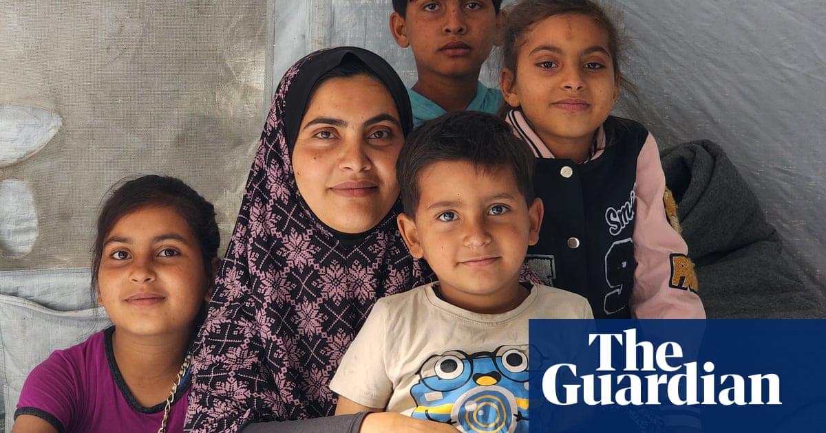 Gaza Lockdown: Palestinian Widow, Her Child and an Almost Naked Cabinet | Gaza