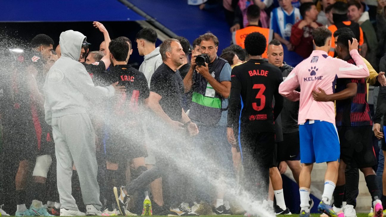“Gentleman” Barcelona coach Flick Flick pulls the team before the championship party