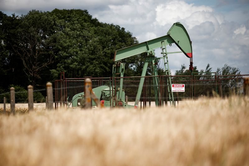 Geopolitical uncertainty, oil prices with weak demand signals in China are almost unchanged