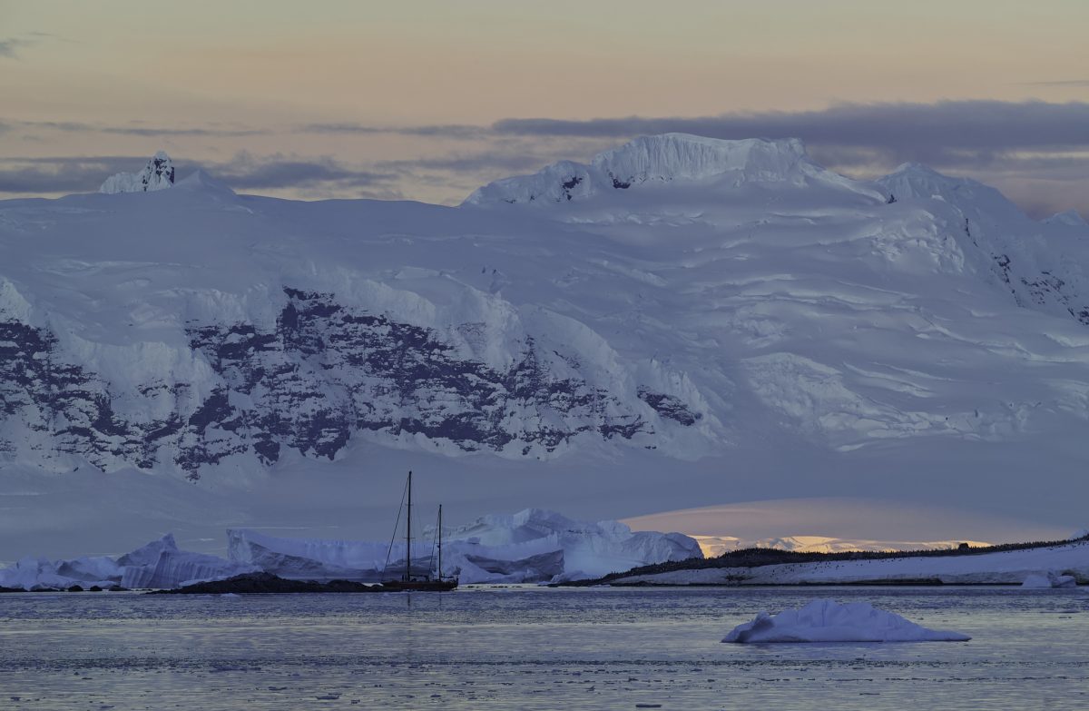 Há uma enorme cordilheira escondida abaixo da Antártica. Congelar no tempo