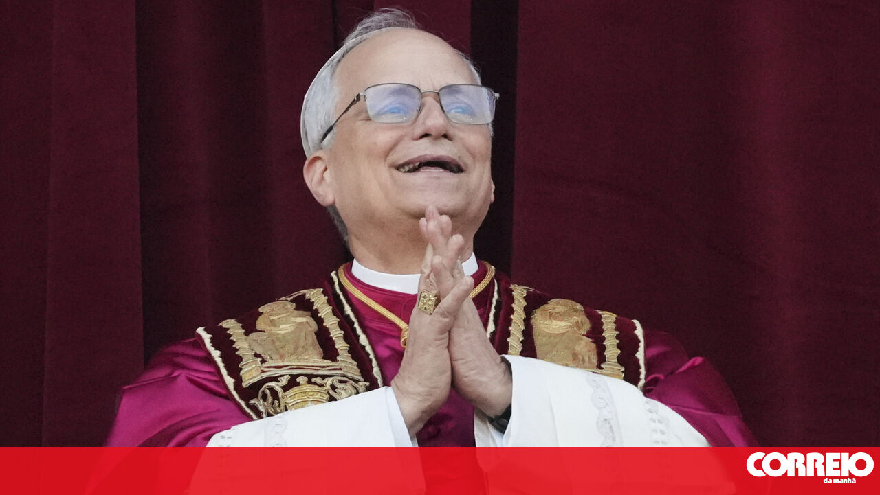 “Habemus papam”: a fumaça branca aparece, o novo papa aparece e dá lugar ao choro e alegria na praça de São Pedro – PhotoGalerses