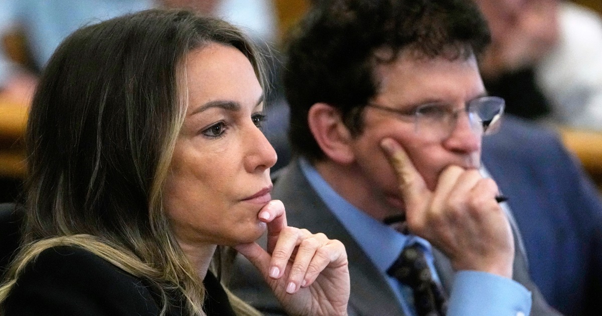 His supervisor said the soldier's investigation into Karen's reading investigation was fired for “honor and integrity.”