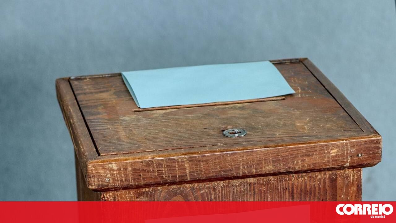 Hoje, mais de 10 milhões de eleitores escolhem 230 representantes – política