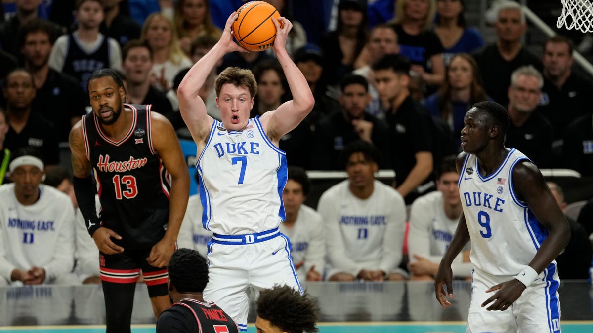 How did the sharpshooter help 76ers?