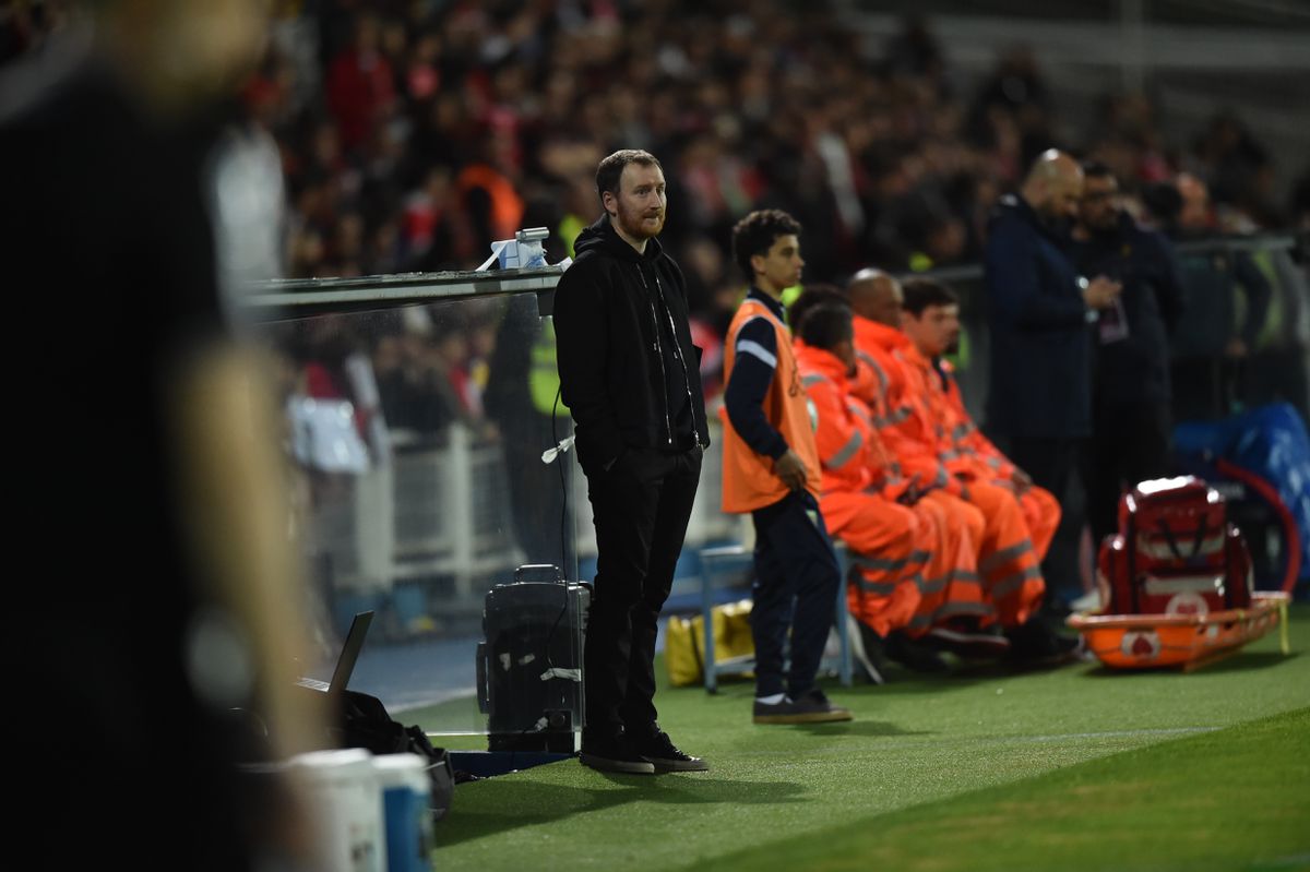Ian Cathro diz