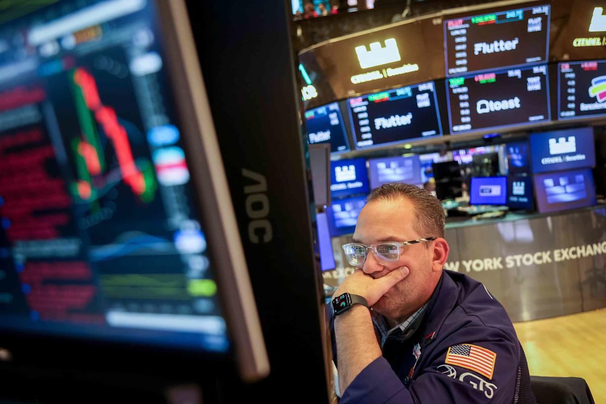 Index backed down in expectations of expected trade negotiations