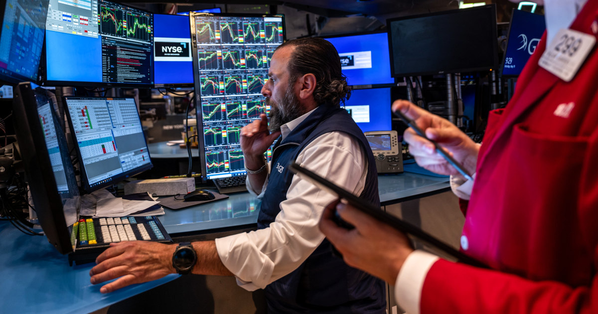 Investors shrugged, Moody downgraded to stock, U.S. borrowing costs remain flat to a large extent