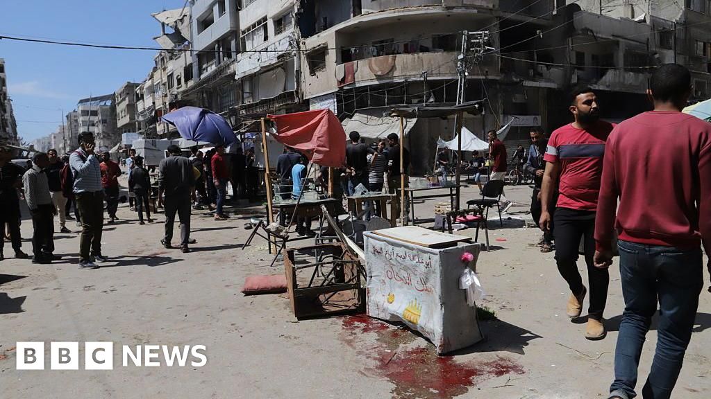 Israel strikes on Gaza restaurant and market 33