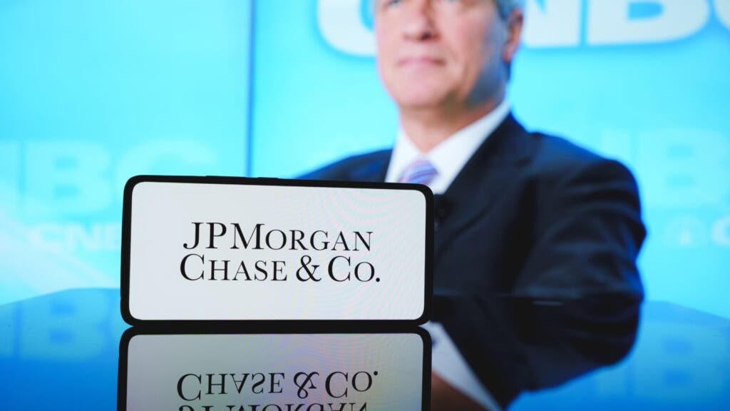 Jamie Dimon says don't tell JPMorgan, who told remote workers, “You can't learn from the basement,” defends RTO crackdown