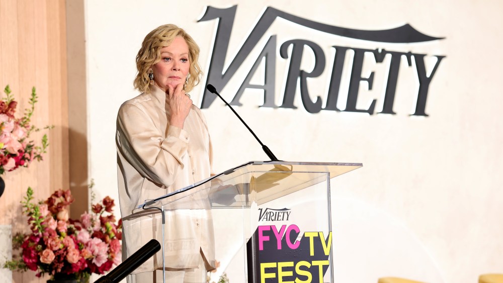 Jean Smart wins Mary Tyler Moore Visionary Award in 2025