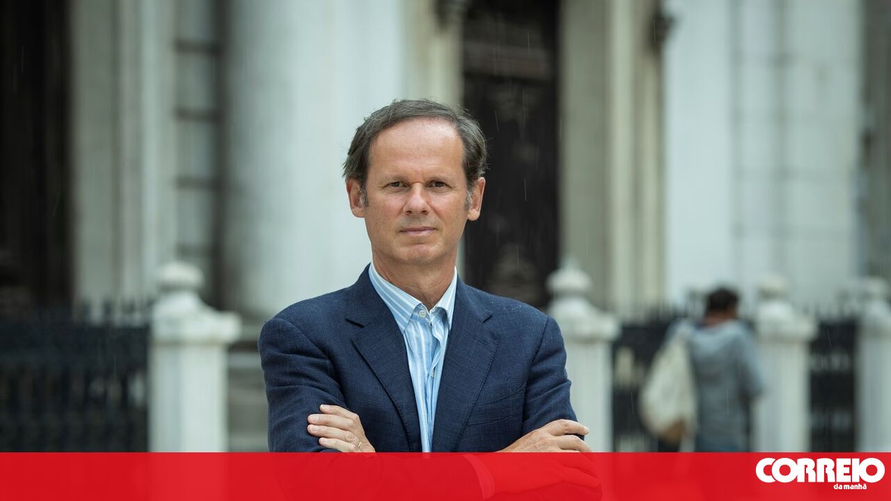 José Rodrigues dos Santos Excluído da noite da eleição – mídia de TV