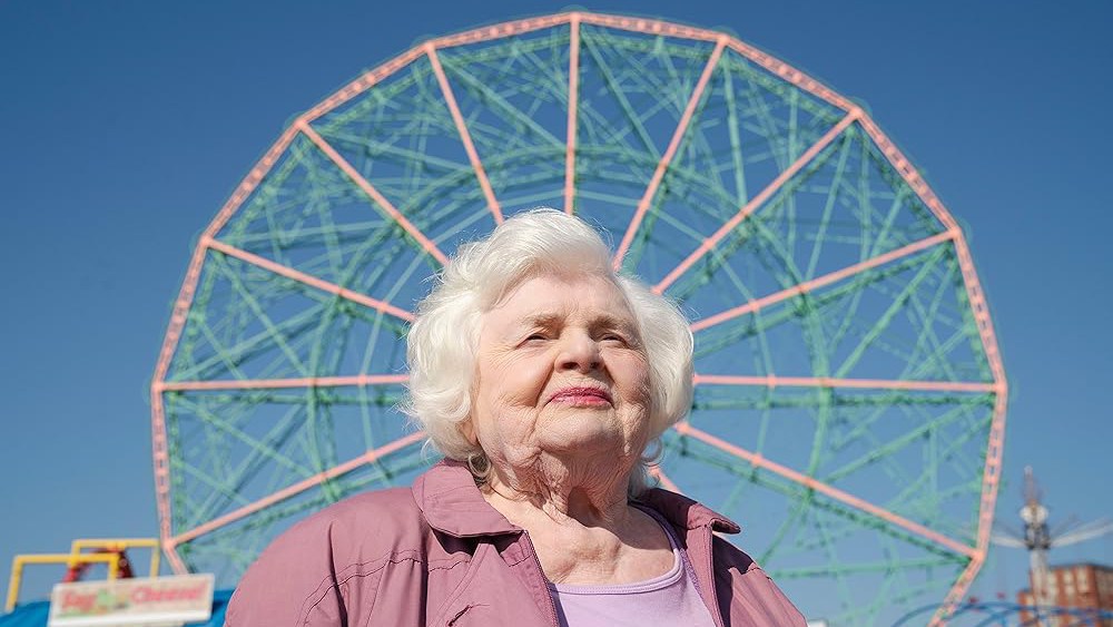 June Squibb in a convincing crowd