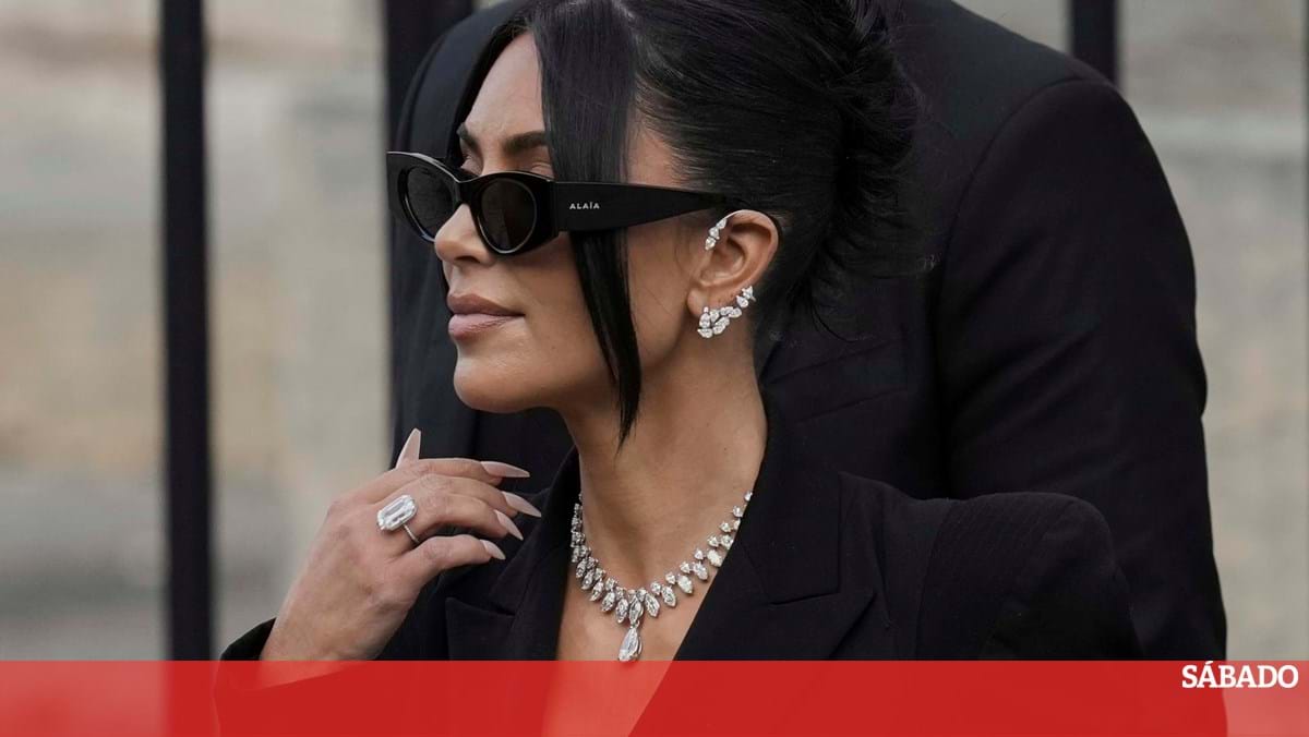 Kim Kardashian usa 1,3 milhão de colar de euros no julgamento para o roubo em Paris – Sociedade