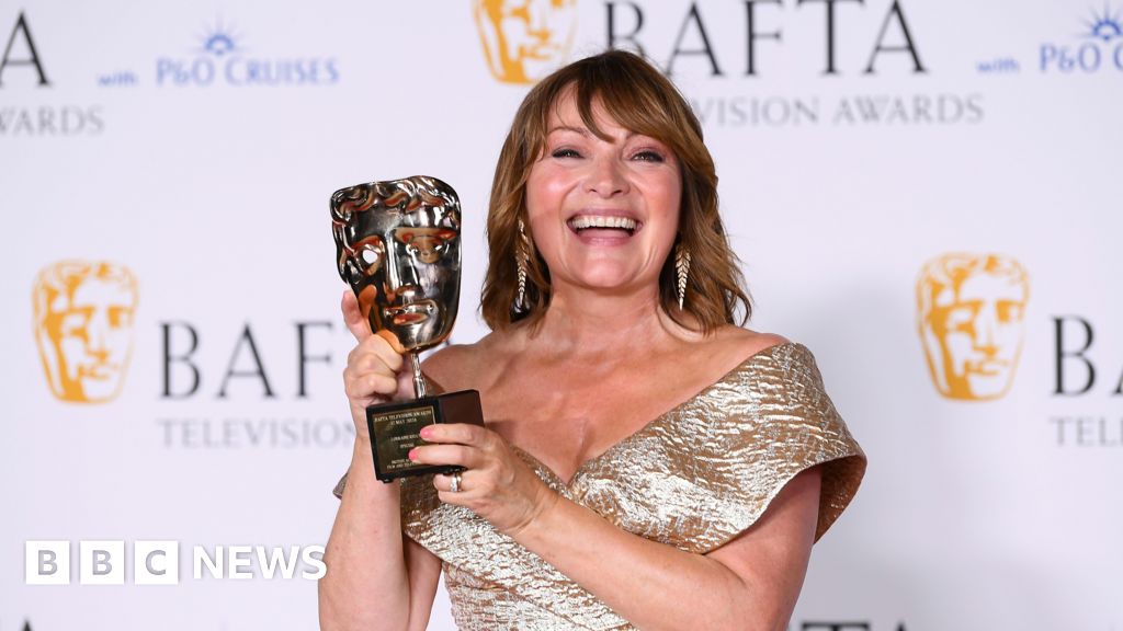 Lorraine's ITV show cuts by 30 minutes