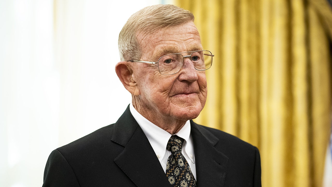 Lou Holtz sends important messages to Catholics about supporting Pope Leo