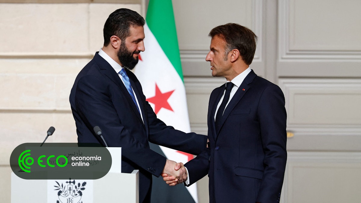 Macron defende a “investigação gradual da Síria sobre sanções”