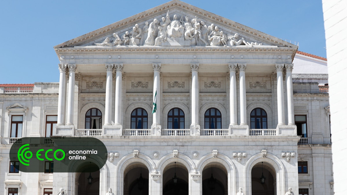 Mais de 10 milhões de eleitores escolhem 230 representantes