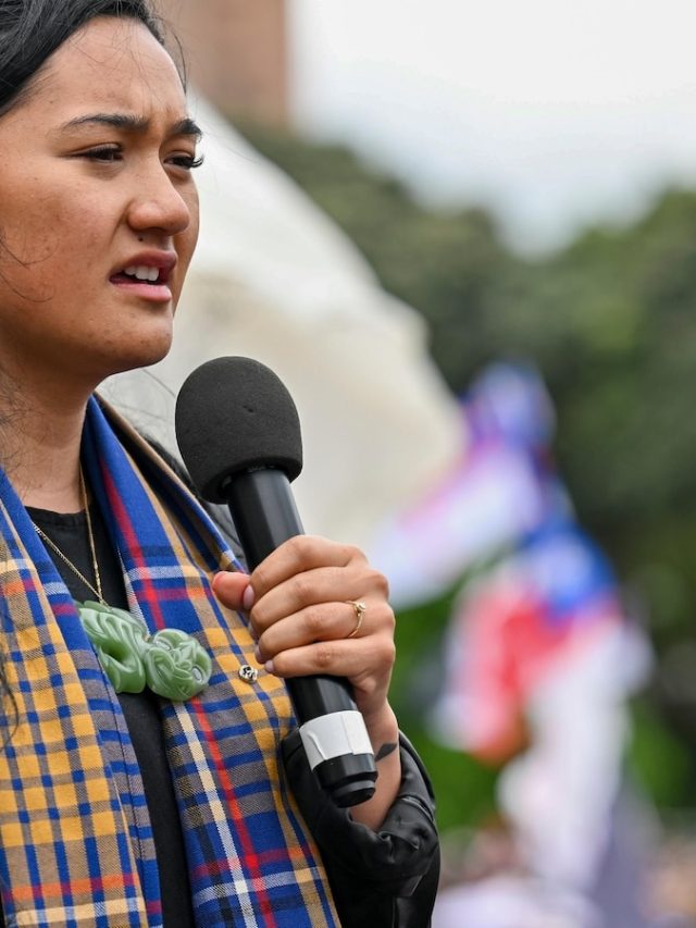 Maori lawmakers behind HAKA temporarily ban New Zealand parliament