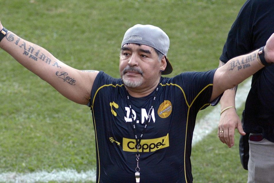 Maradona tem comportamento autodestrutivo e não deve se recuperar em casa - futebol