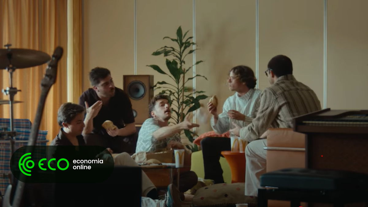 McBafana estrelado pela Napa na campanha do McDonald's – Eco Celebration