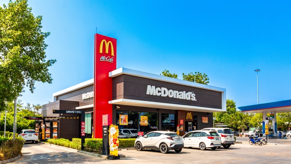McDonald's CEO says Rich continues to eat, but average income consumers feel economic “anxious”