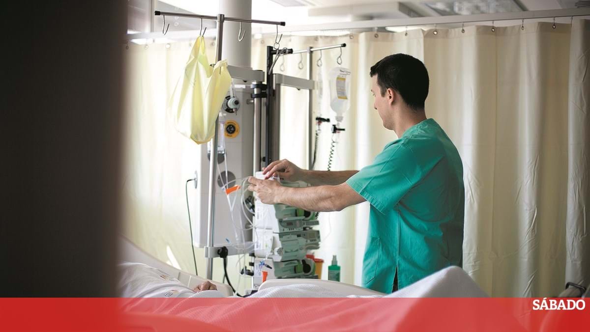 Médico contra a enfermeira Passando receita. Qual é o problema? – decodificador