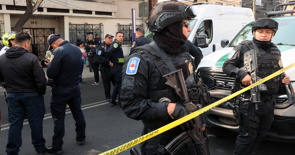 Mexico mayor's personal secretary and consultant was shot to death by a gunman on the street