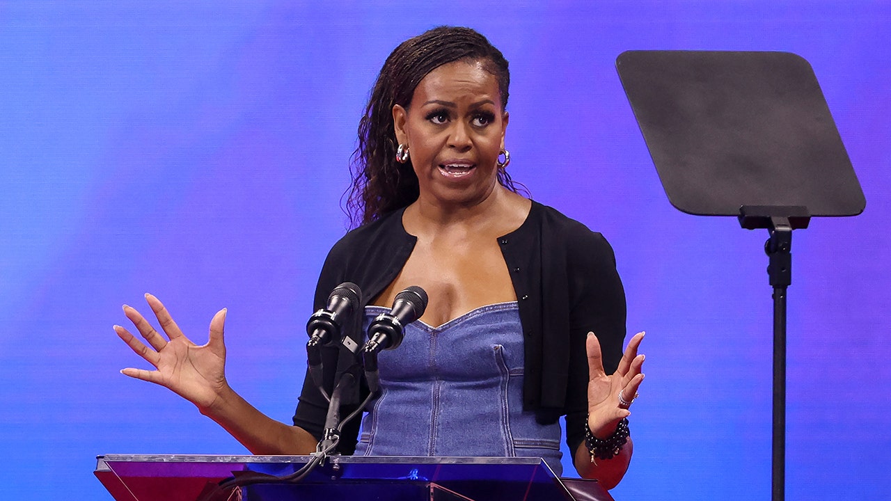 Michelle Obama reveals the challenge of marrying a famous man on the podcast