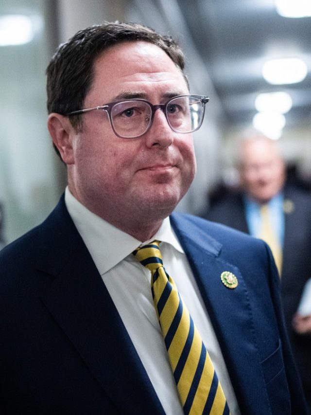 Mike Flood strives to defend Trump's tax bill at Heating City Hall