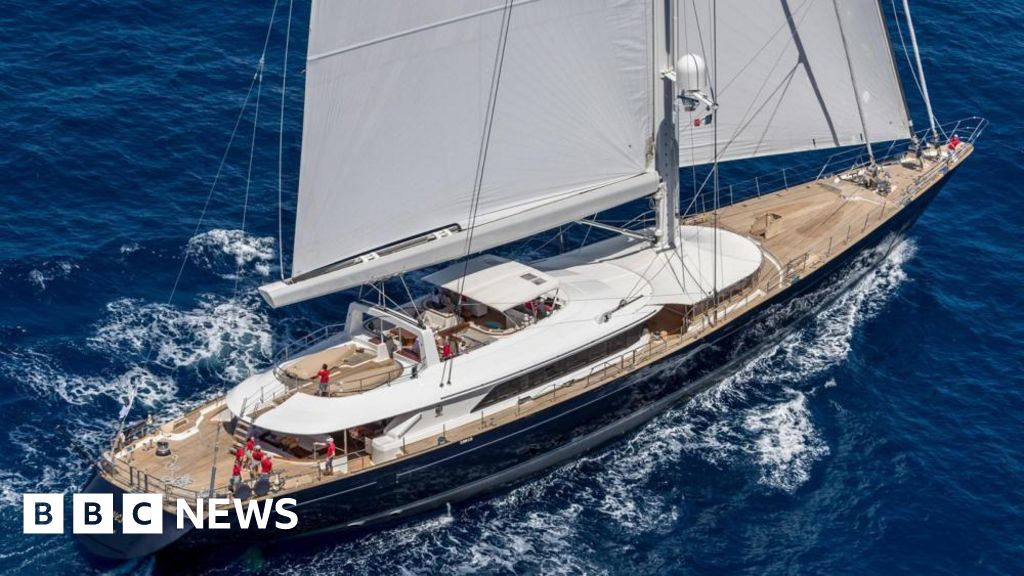 Mike Lynch's superyacht was knocked down by “Extreme Wind.”