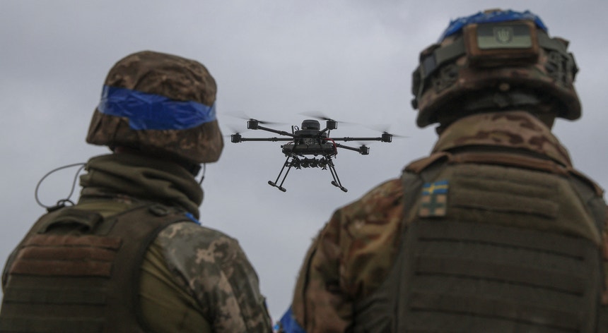 Moscou está no alvo. A Rússia defende o massacre de mais de 100 drones em 11 regiões