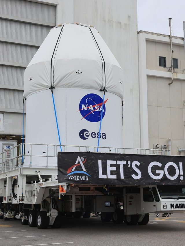 NASA moves towards the spacecraft, rocket milestone crew Moon Mission